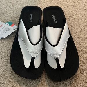 Aerothotic Silver and Black Women’s Ergonomic Thong Sandals